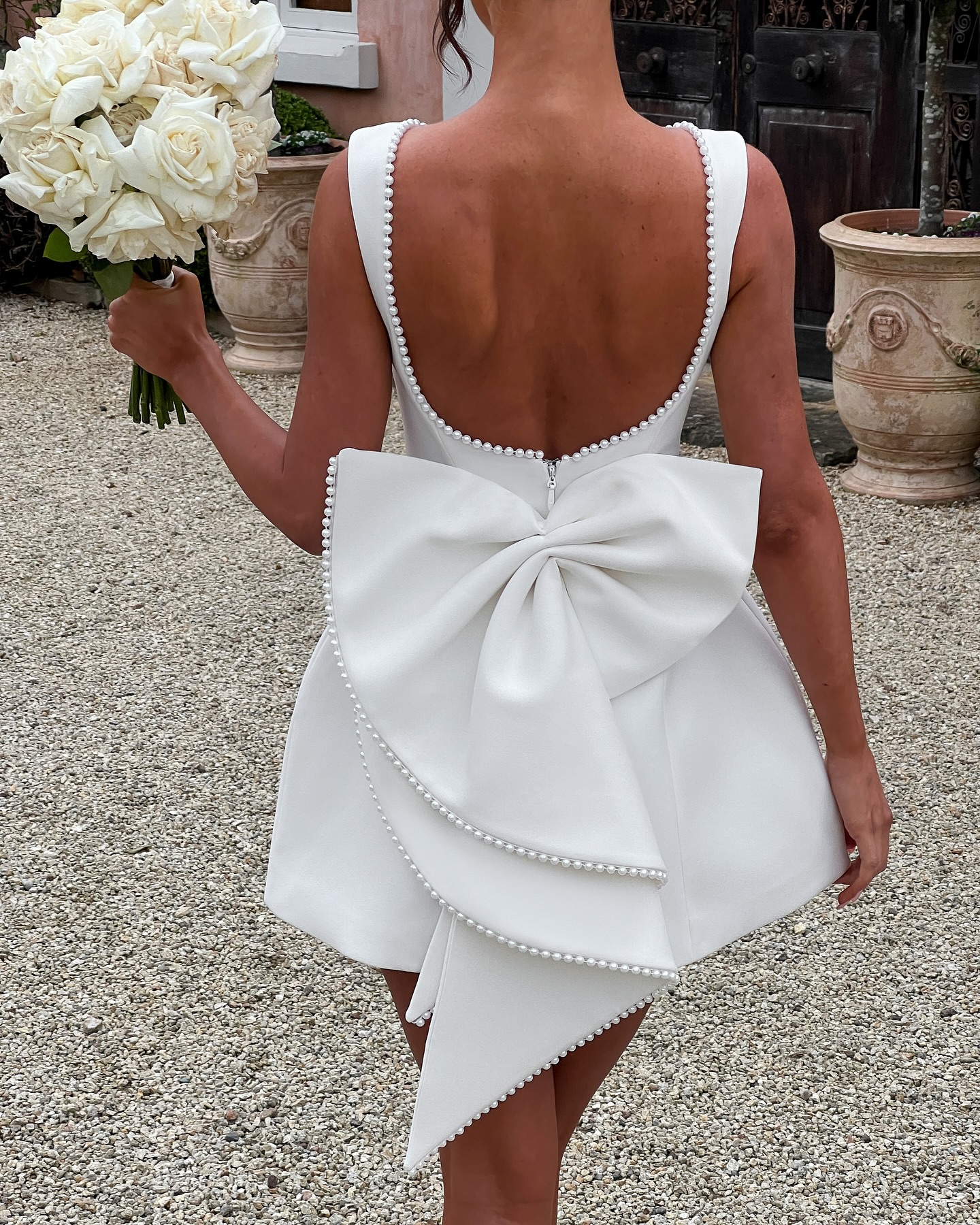 Gorgeous white pearls Short Dress A e bateau neck satin mini Wedding gowns backless bow designer robe de mariage