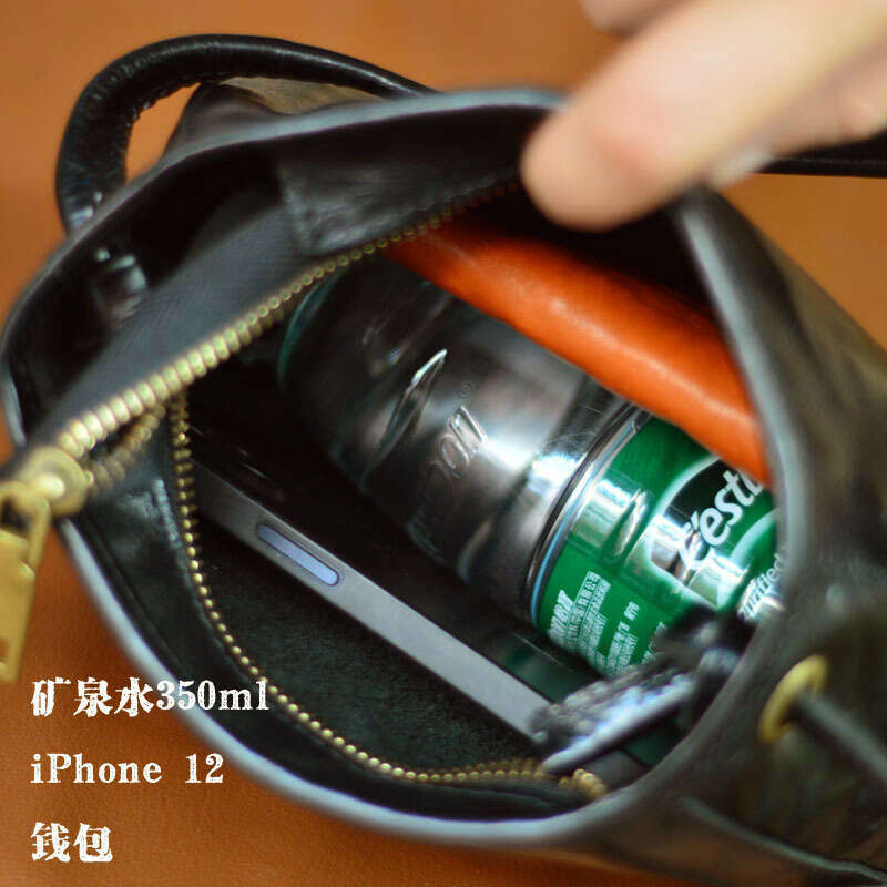 Wide Strap Fashion Small Square Retro Niche Design Single Shoulder Crossbody Bag New Autumn And Winter Fa