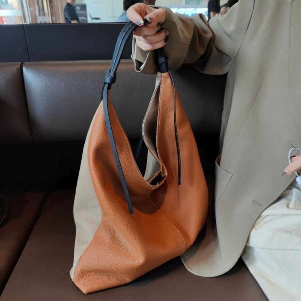 New Trend Leather Texture Magnetic Vintage Underarm Bag All-Match Korea Panelled Casual Shoulder Large Capacity Moda Women Totes Genuine Leather Zippe