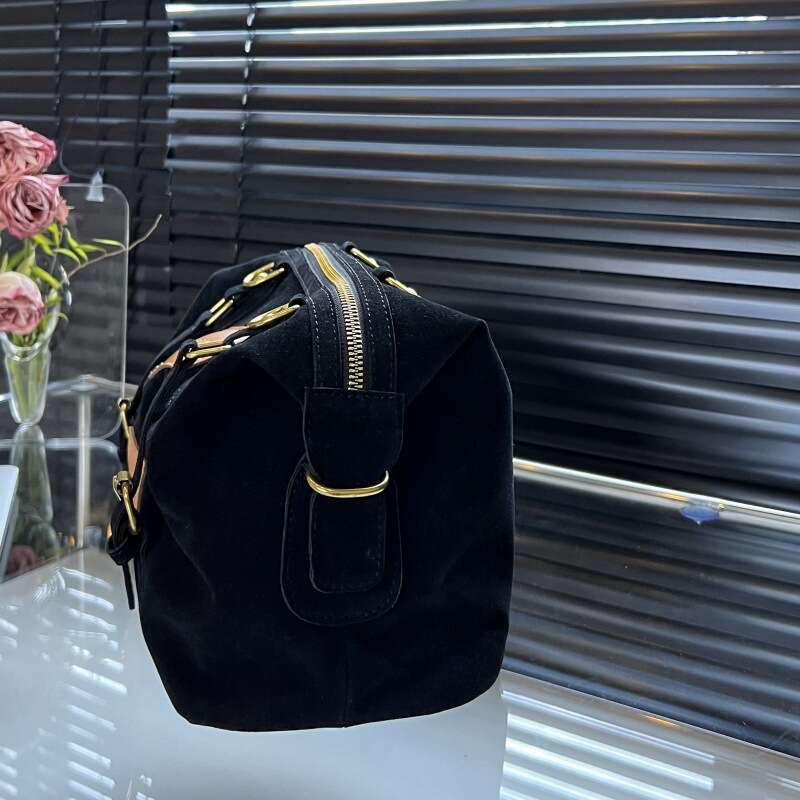 Large capacity women's bag with temperament 2023 new matte single shoulder crossbody bag, multi kinetic backpack