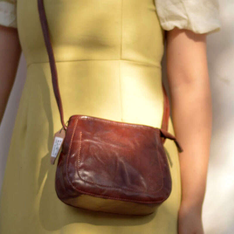 Wide Strap Fashion Small Square Retro Niche Design Single Shoulder Crossbody Bag New Autumn And Winter Fa