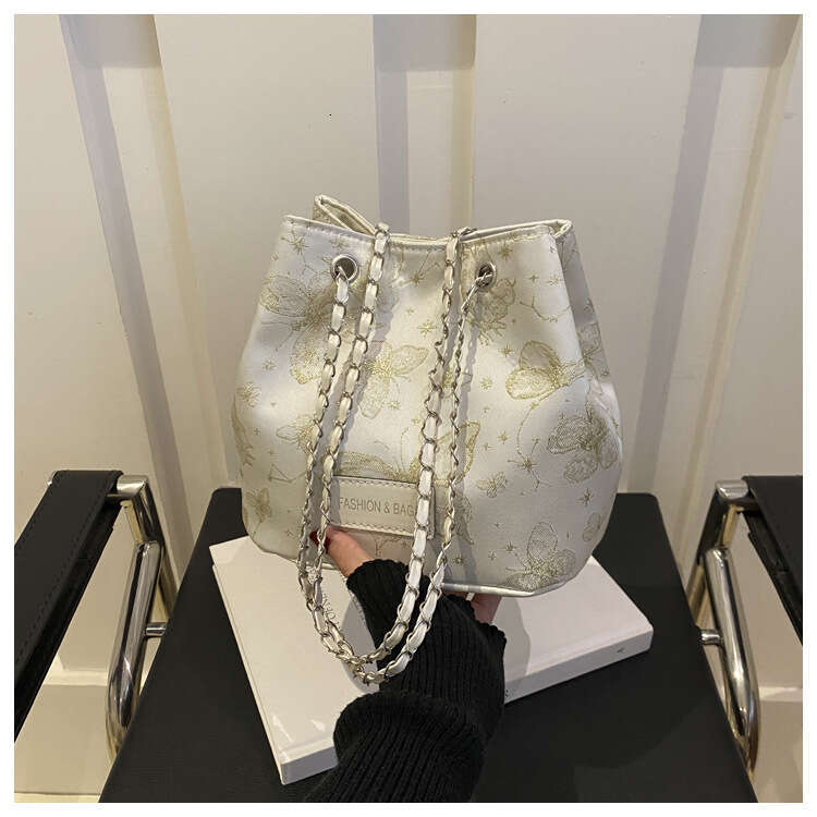 New Chinese style chain 2024 new winter trend butterfly print drawstring with personalized pleats crossbody bucket bag