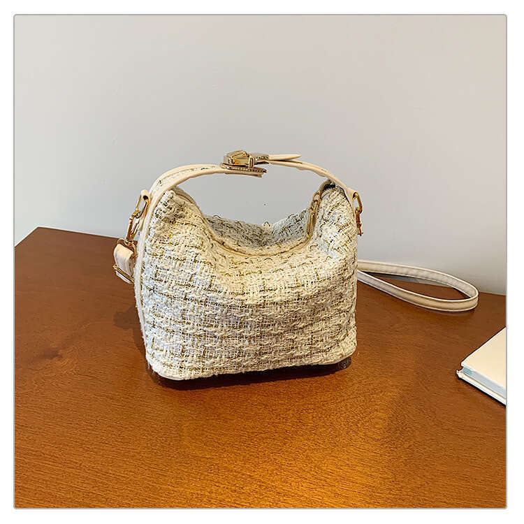 2024 Autumn Small Fragrant New Moon Women's Fashionable Versatile Single Shoulder Crossover Mobile Phone Bag Cotton and Hemp