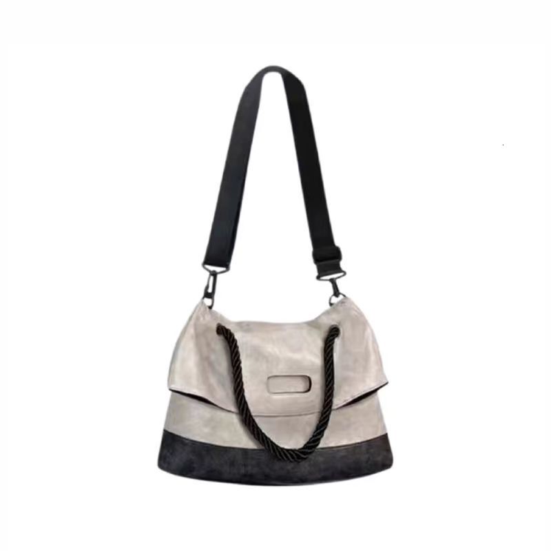 New A4 Level Women's Niche Soft Leather Can Accommodate Cross Body Commuting Designer Bag