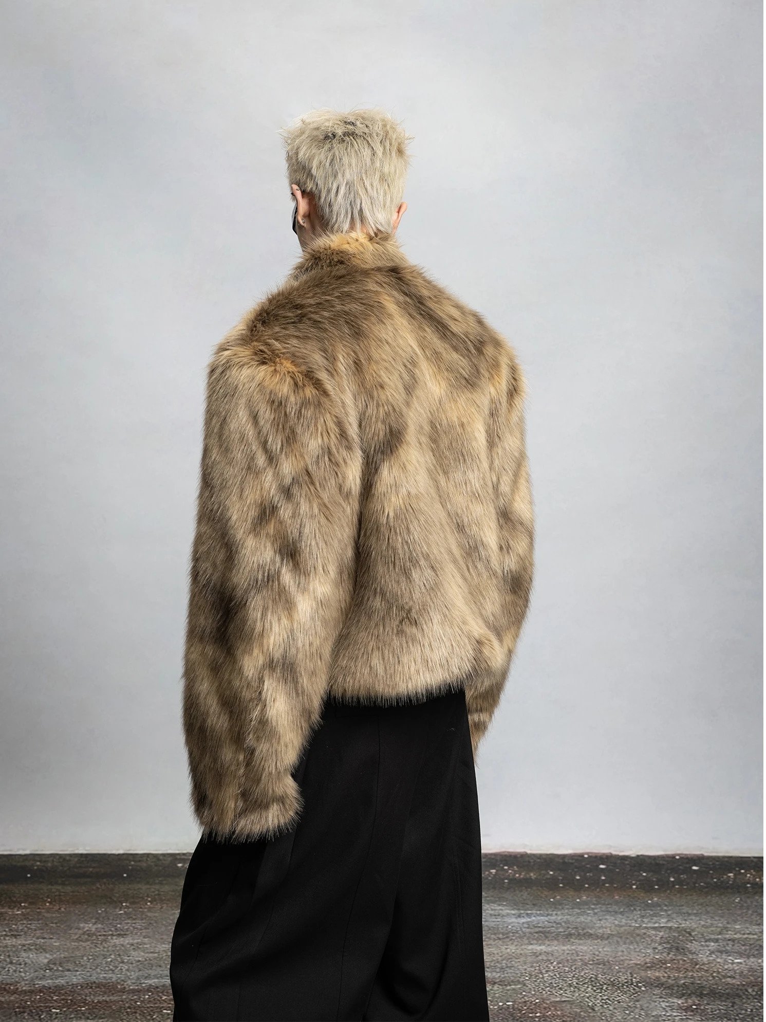 Mens warm and environmentally friendly fur long sleeved jacket for autumn and winter fashion 241108