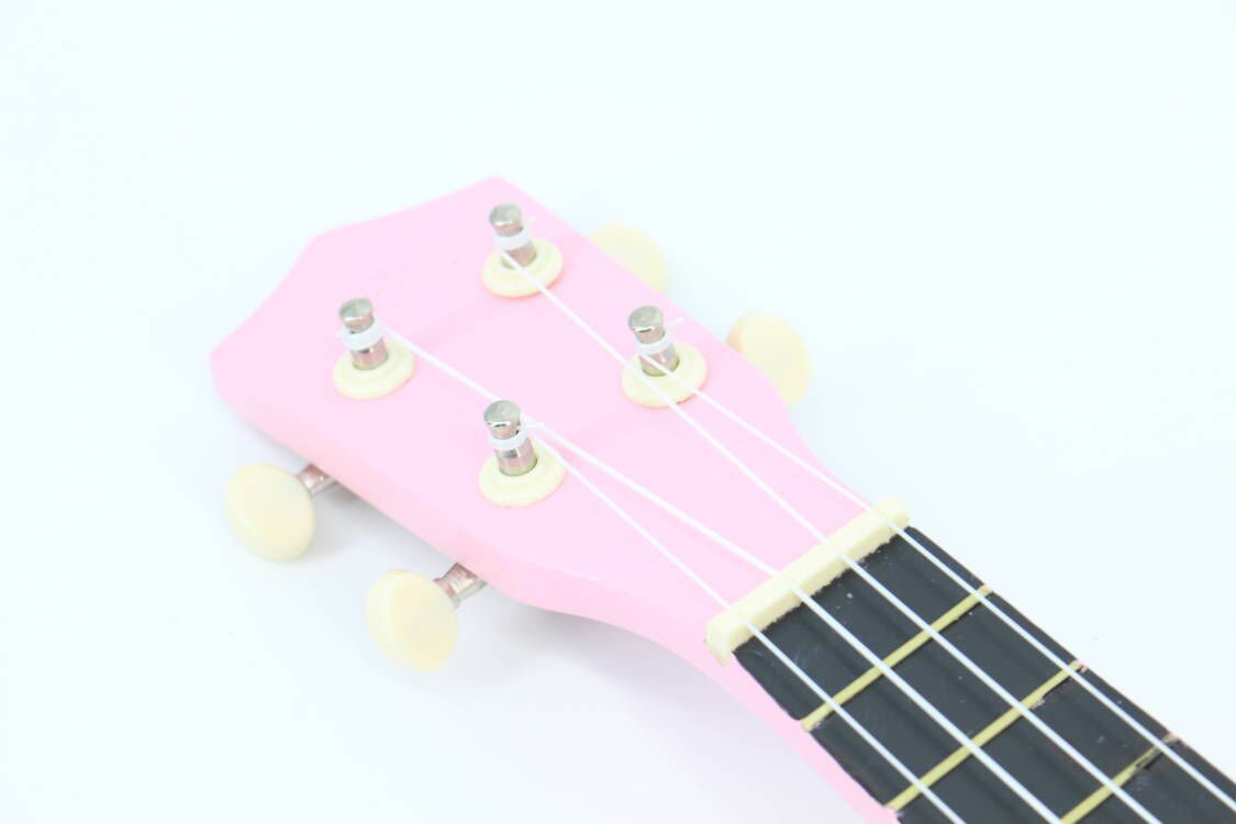 Hot Sale 21 inch Pink Ukelele Ukulele 4 Strings Hawaii Mini Guitar Heart-shaped Tone Hole Basswood Wood Uke