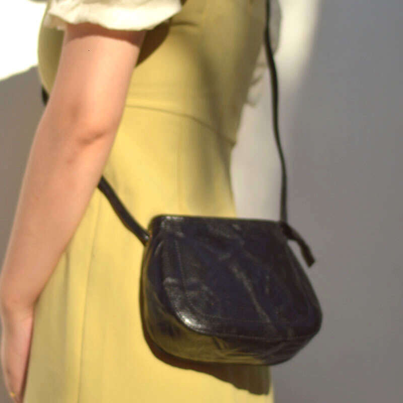 Wide Strap Fashion Small Square Retro Niche Design Single Shoulder Crossbody Bag New Autumn And Winter Fa