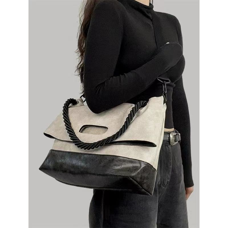 New A4 Level Women's Niche Soft Leather Can Accommodate Cross Body Commuting Designer Bag