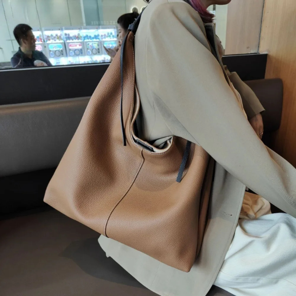 New Trend Leather Texture Magnetic Vintage Underarm Bag All-Match Korea Panelled Casual Shoulder Large Capacity Moda Women Totes Genuine Leather Zippe
