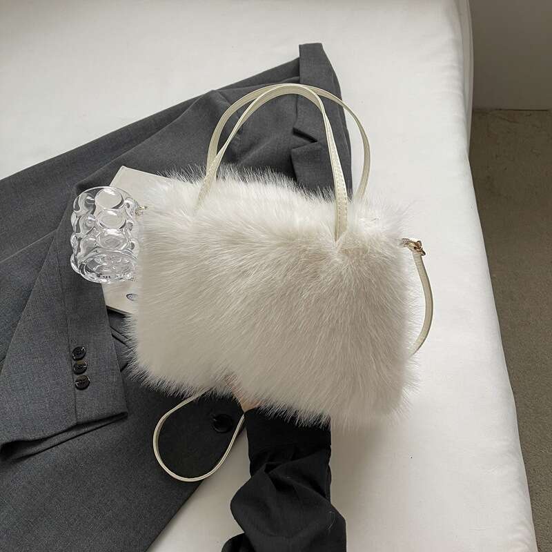 New autumn and winter fashionable shoulder diagonal cross imitation fox fur women's hand-held solid color plush small square bag