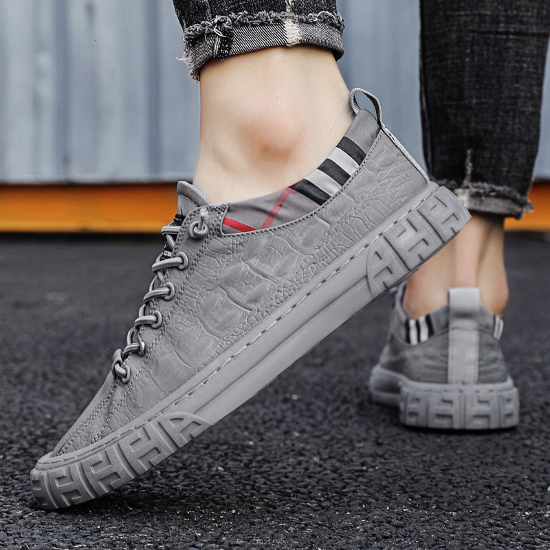 2025 New Designer Men's Old Beijing Cloth Shoes Outdoor Leisure Canvas Board Men's Single Foot Lazy Fashion Shoes Motorcycle Driving Bean Sh