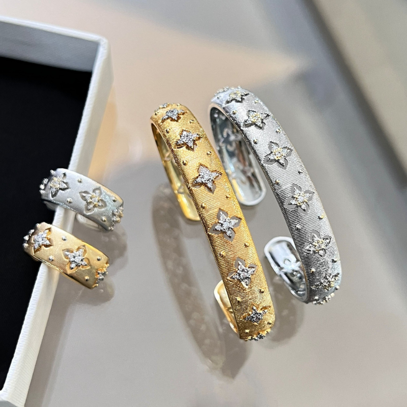 Jewellery Collection Italian Style Handcrafted Palace Hollow Clover Design Gold Plated Textured with Matching Ring Earrings Necklace for Wedding Anniv