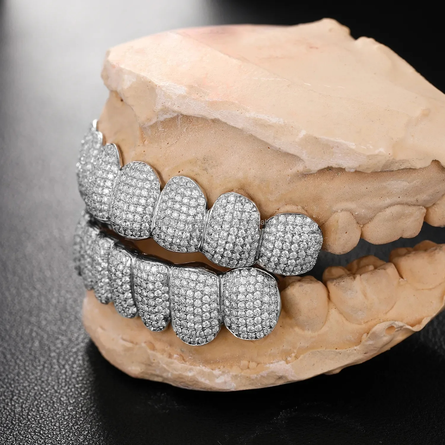 Direct Factory Supply Brilliant Cut VVS Moissanite Dia Grillz Teeth Sterg Sier Fashion Body Jewelry Export solid