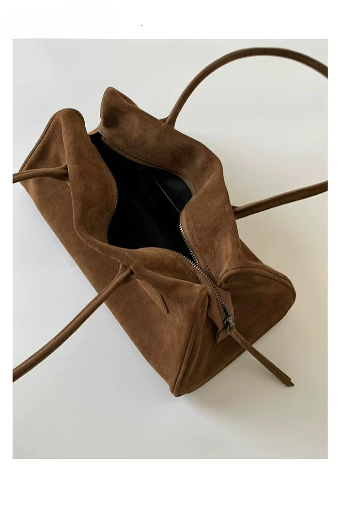 New Ins Chic Niche Stylish Pillow Bowg Tote Large Real Suede Cow Leather Women Shoulder Bag Long Handle Winter Handbag Suede Zipper Style BagVoyage