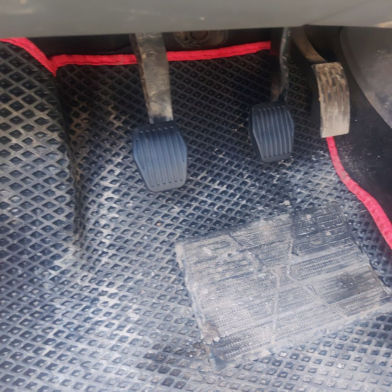 Clutch Brake Pedal Pad Manual For V40 C30 C70 II Cabrio MK2 S40 V50 Car Rubber Foot Pedal Lining Covers Replacement Parts