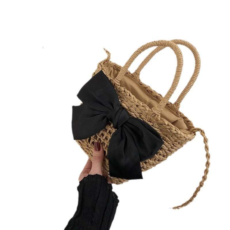 Handheld French niche 2024 new cute bow design sense grass woven beach bucket bag for women