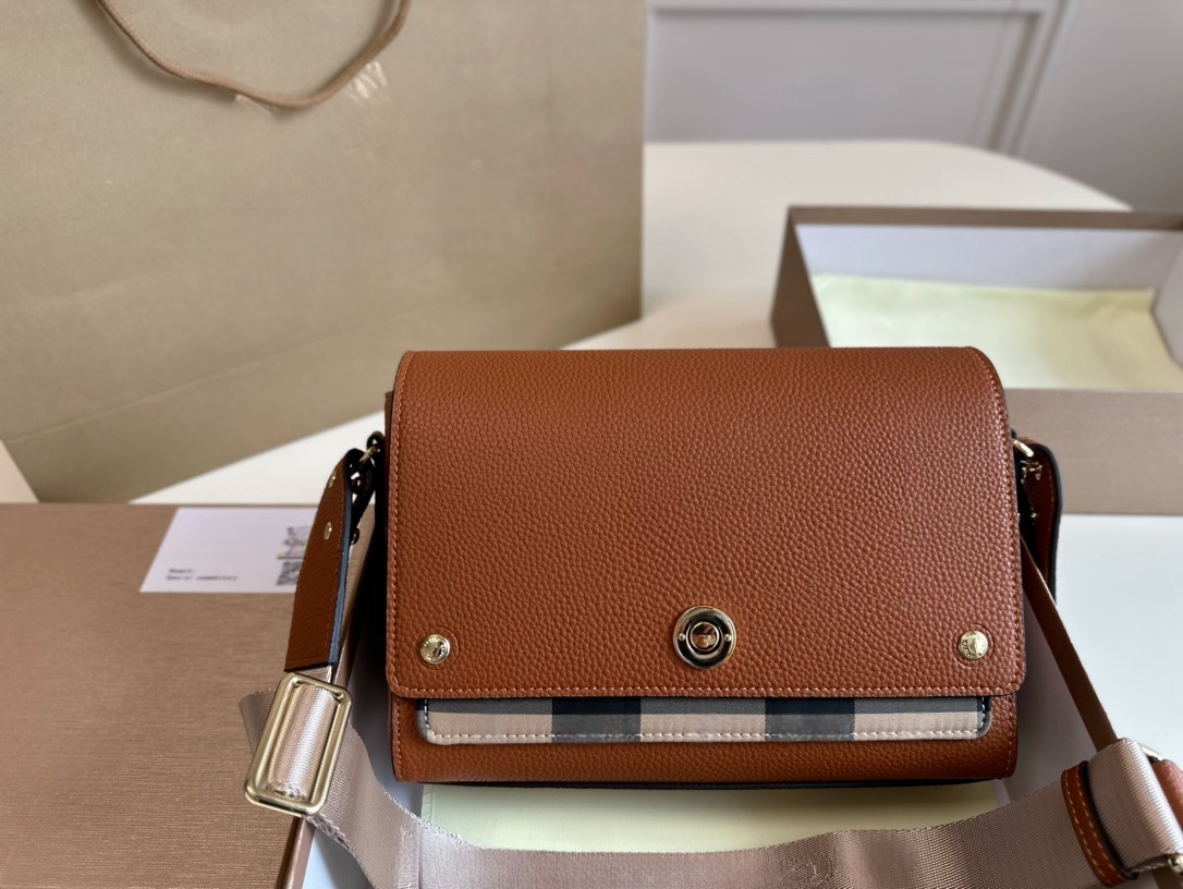Designer bag women Handbag Flipped crossbody bag crossbody bag handbag wallet Chain double layer flip board medium size crossbody