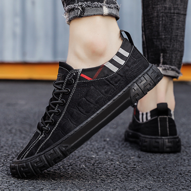 2025 New Designer Men's Old Beijing Cloth Shoes Outdoor Leisure Canvas Board Men's Single Foot Lazy Fashion Shoes Motorcycle Driving Bean Sh