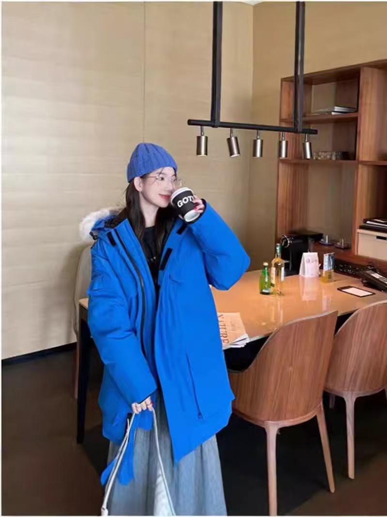 Designer high-quality men's down jacket casual fashion style men's plus size padded hooded winter coat