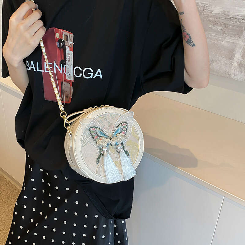Fashionable versatile Chinese style small for women's 2024 autumn and winter new butterfly knot round cake texture chain shoulder bag