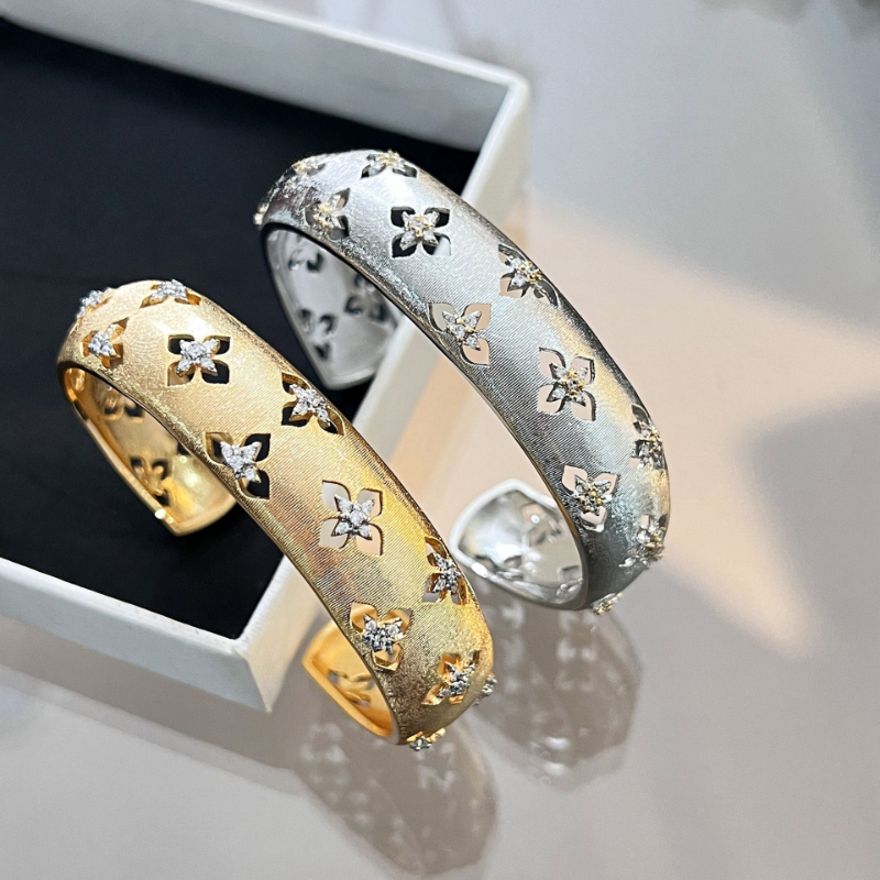 Italy Luxury Brand Clover Designer Bracelet Bangle Earrings Rings Necklace Jewelry Set Handmade Palace Style Hollow 18K Gold Craft Ring Necklaces Bracelets