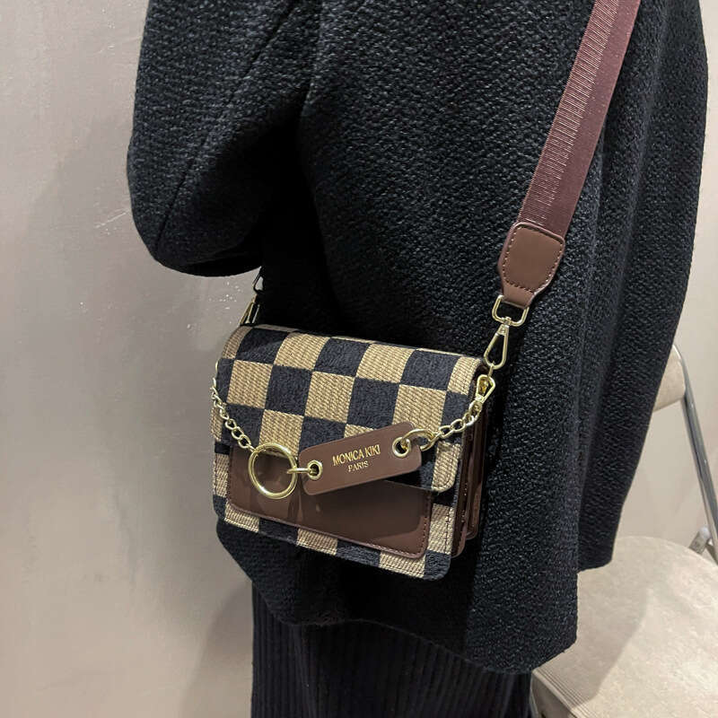 2024 autumn new crossbody high-end feel bag, women's texture, fashionable checkerboard pattern, niche small square bag