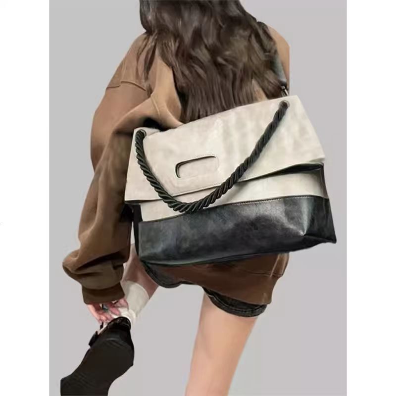 New A4 Level Women's Niche Soft Leather Can Accommodate Cross Body Commuting Designer Bag