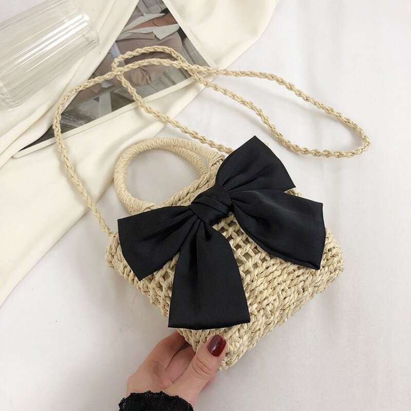 Handheld French niche 2024 new cute bow design sense grass woven beach bucket bag for women