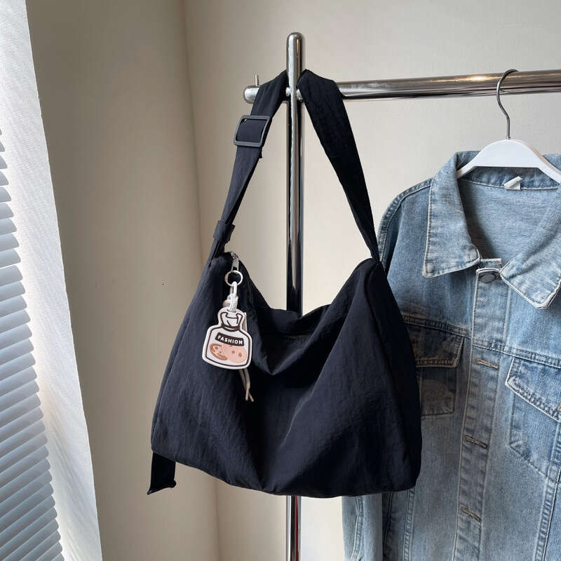 Korean girl lazy single shoulder tote with large capacity and versatile commuting for college students, Sen style hand-held armpit bag