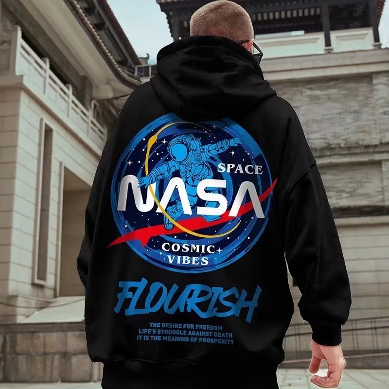 Designer adds weight and size to astronaut hoodies, loose fitting hooded sweatshirts with fleece for men, trendy pullovers