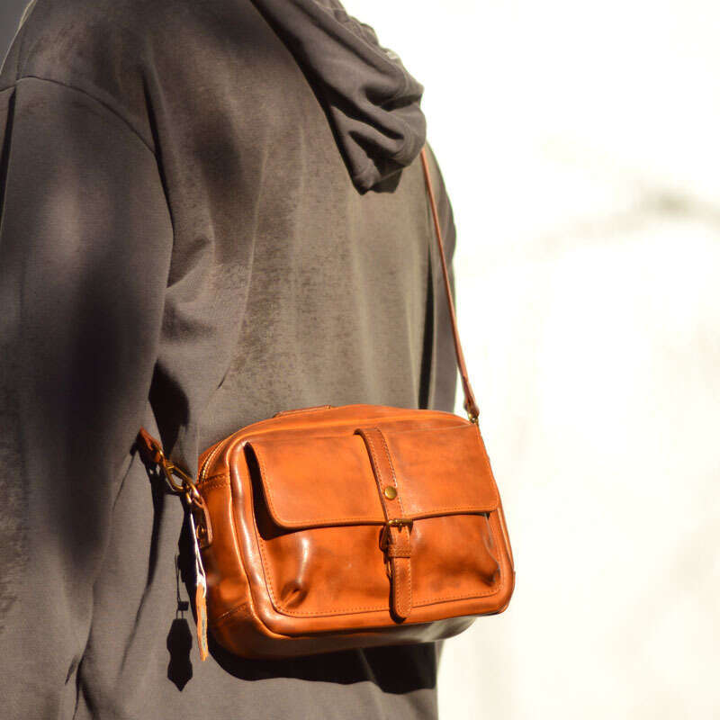 Vintage Leather Men's Crossbody Bag Small Square Bag Tanned Single Shoulder Japanese Top Layer Cowhide Messeng