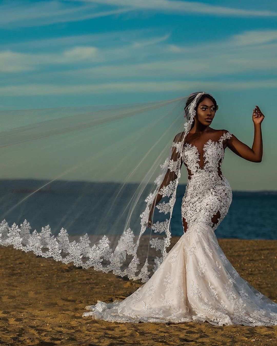 African Mermaid Wedding Dresses With Veil Lace Appliques Illusion Bridal Gowns V Neck Long Sleeve Custom Made Bride Dress