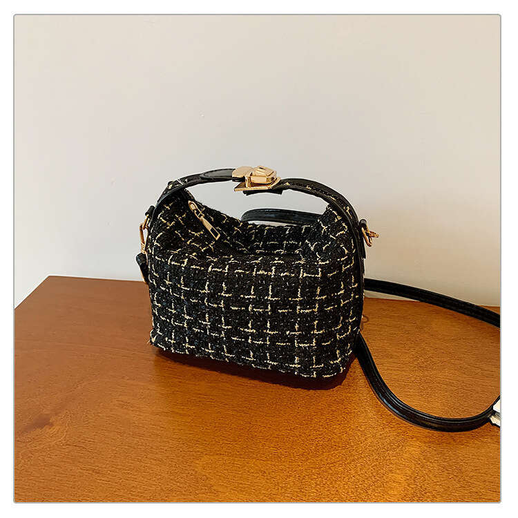 2024 Autumn Small Fragrant New Moon Women's Fashionable Versatile Single Shoulder Crossover Mobile Phone Bag Cotton and Hemp