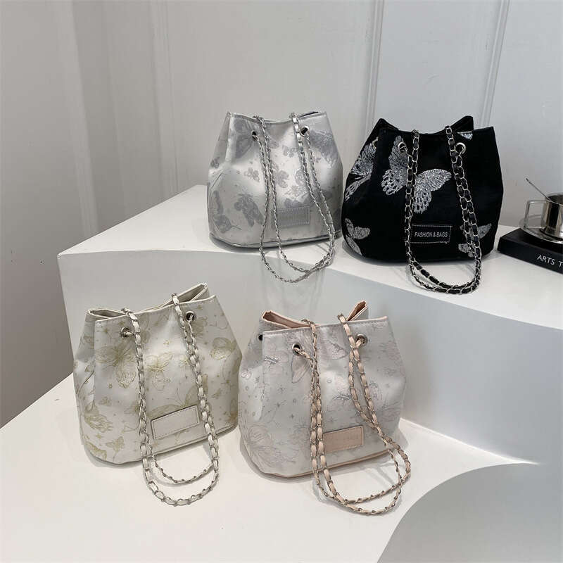 New Chinese style chain 2024 new winter trend butterfly print drawstring with personalized pleats crossbody bucket bag