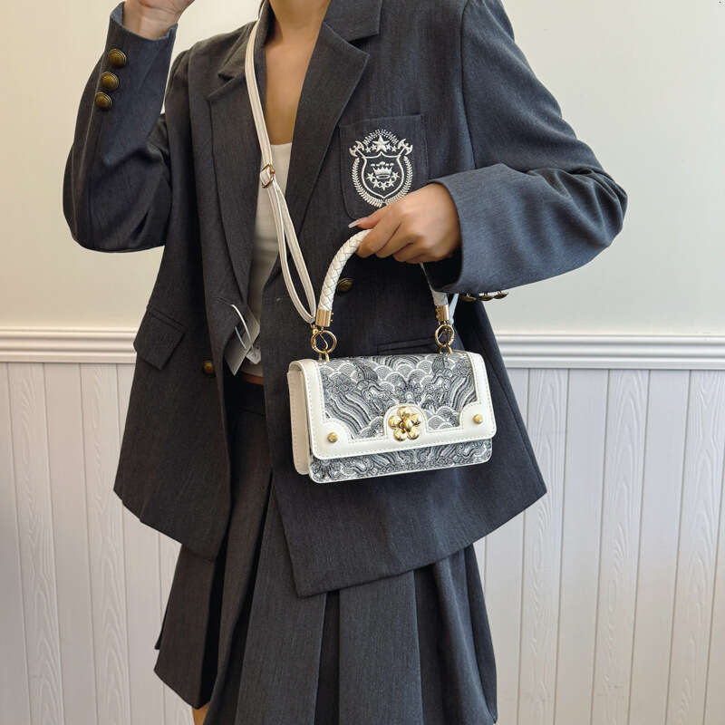 2024 Autumn New Embroidered Handheld Small Square for Women, Versatile Chinese Style Single Shoulder Crossbody Bag