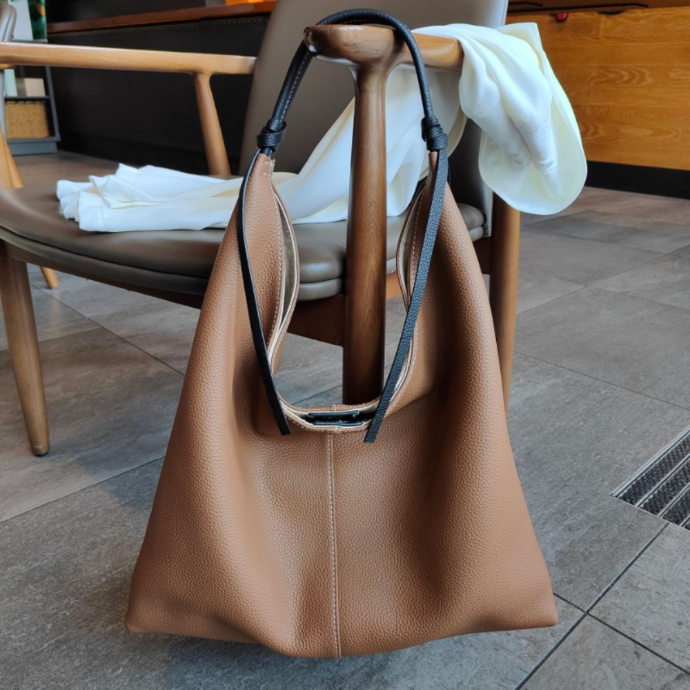 New Trend Leather Texture Magnetic Vintage Underarm Bag All-Match Korea Panelled Casual Shoulder Large Capacity Moda Women Totes Genuine Leather Zippe