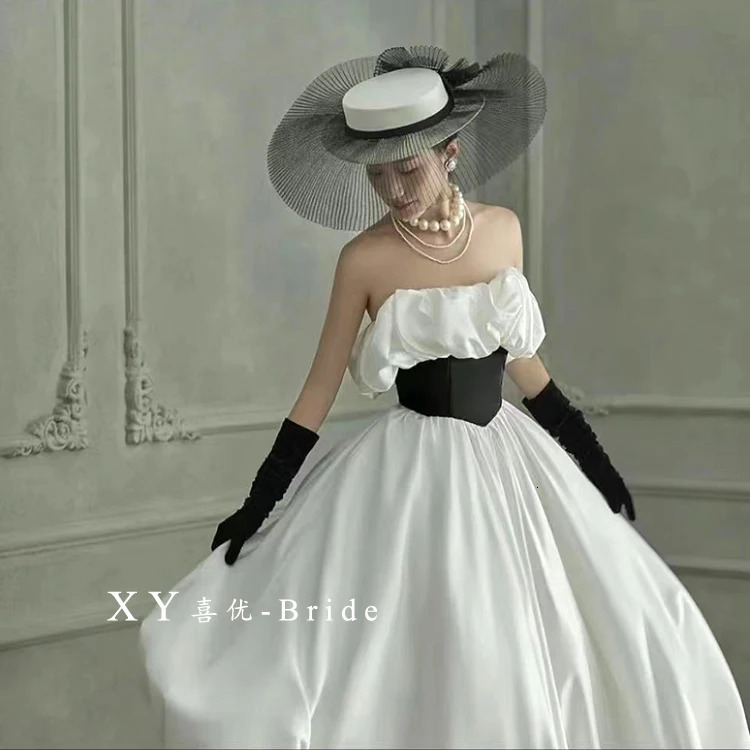 French Style Wide Mesh Brim Wedding Hat for Women White Satin Flat Fedora Cap Flower Bowknot Bride Formal Church Headpieces 240410