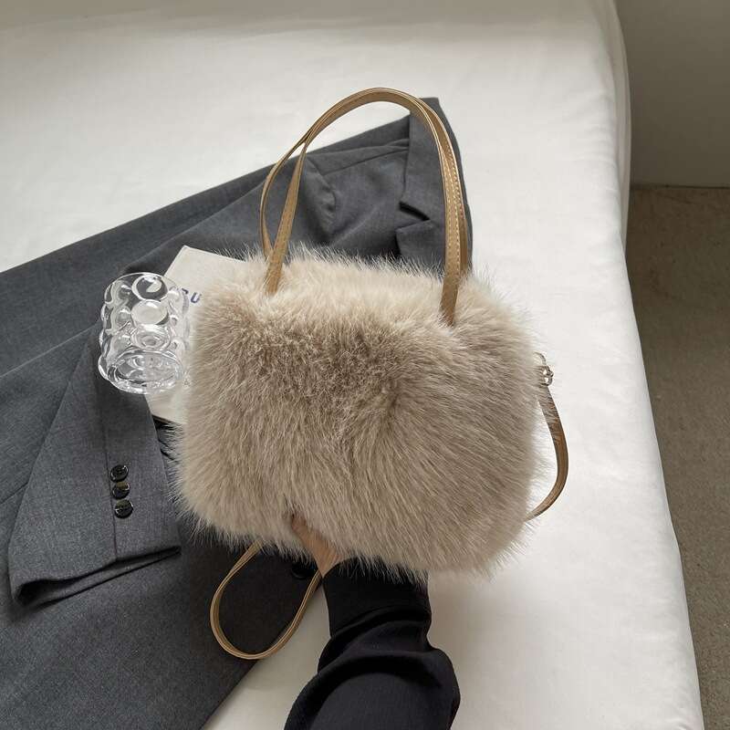New autumn and winter fashionable shoulder diagonal cross imitation fox fur women's hand-held solid color plush small square bag