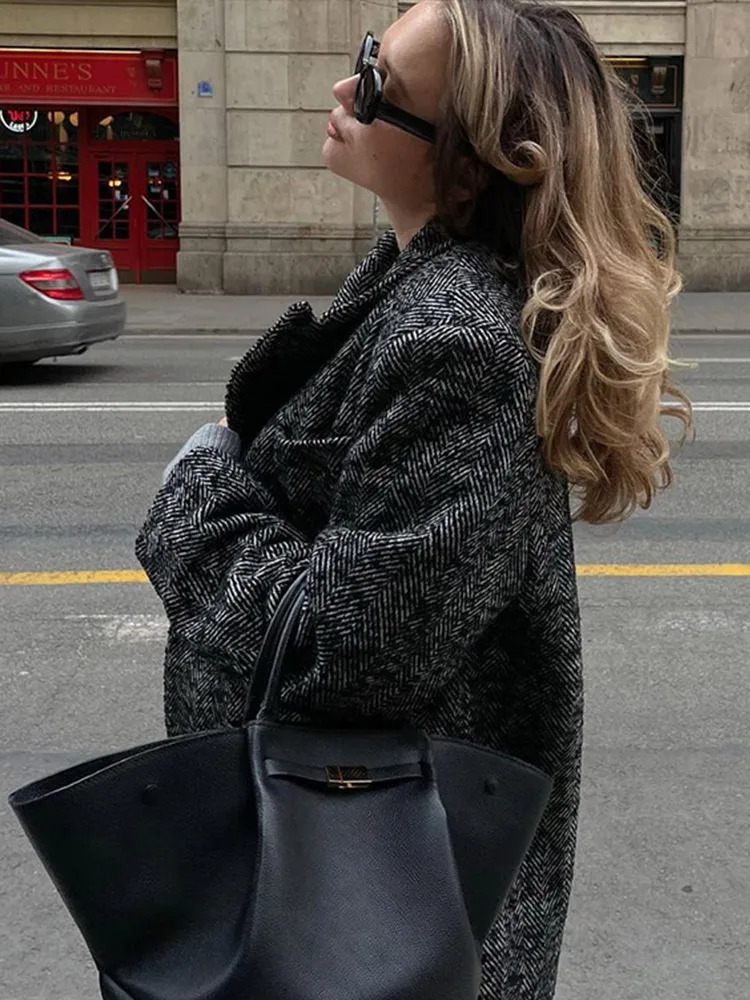 Womens herringbone woolen tweed coat fashionable long sleeved lapel coat double breasted high street coat 241108