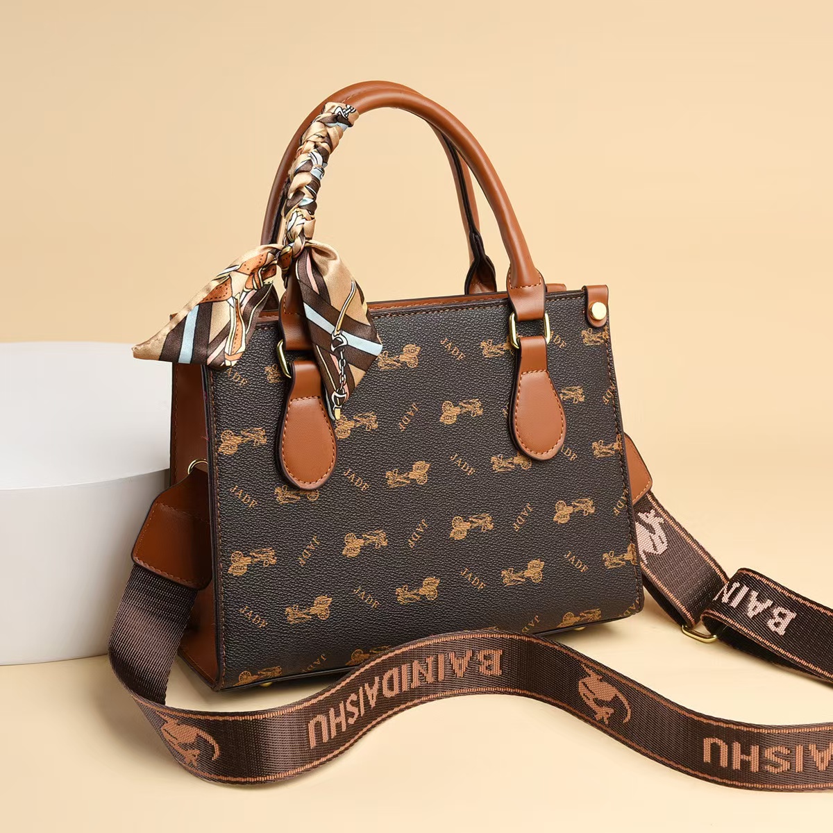 New high-end designer handbag fashionable diagonal cross bag