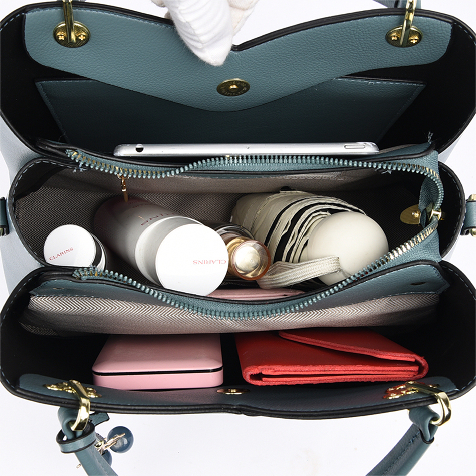 Soft Leather Women's Crossbody Bags Large Capacity Shoulder Handbags Purses with Pendants 2022 Trend Designer Casual Tote Bags