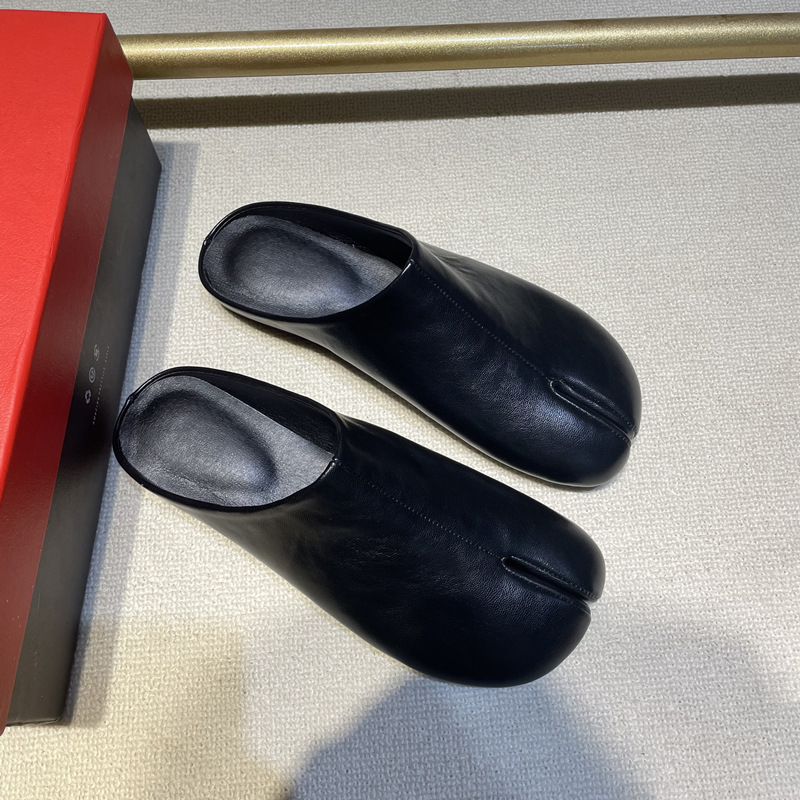 Novelty Split Toe Shoes Woman Ninja Tabi Slippers Leather Round Toe Slides Comfy Mules Femmes Clog Sandals Pettitoes Flipflops