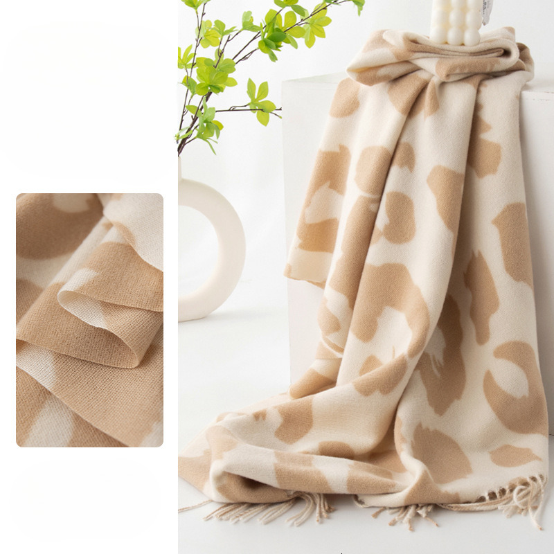 Autumn/Winter New Imitation Cashmere for Girls, with a High level of Fashionable Commuting, Cold proond Warm Scarf