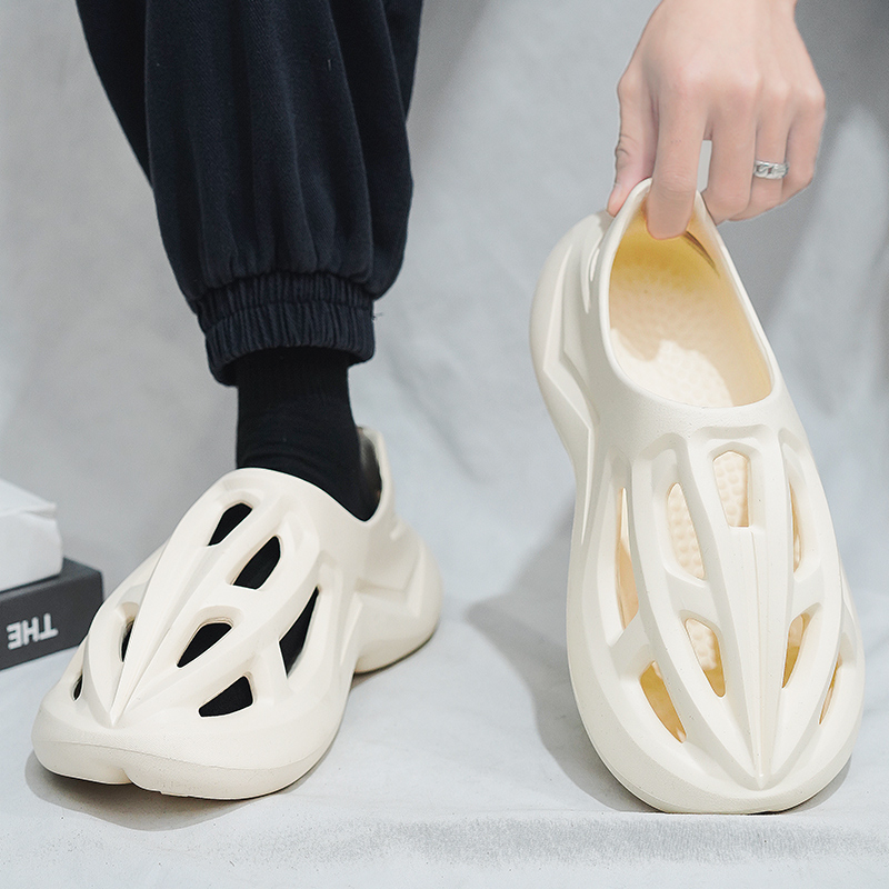 Fashion New Men Women Outdoor Beach Sandals Slippers Trend Breathable Soft Bottom EVA Clogs Sides Men Casual Garden Water Shoes