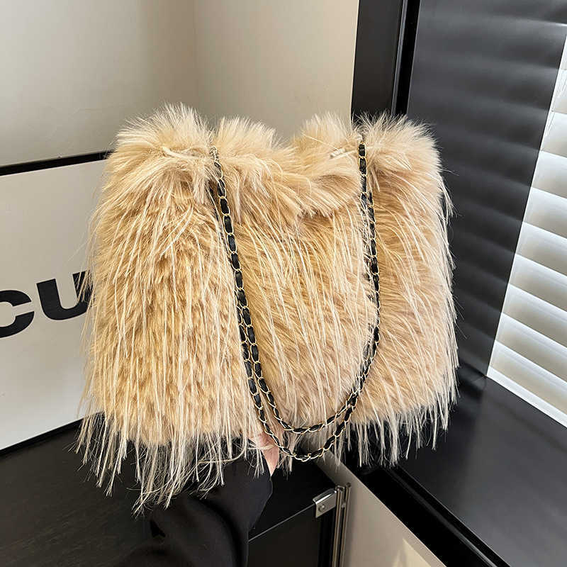Woolen Fur Bag Fashionable Tassel Shoulder Armpit Bags Large Capacity Tote Bags Women Luxury Handbags Fairy Style Diagonal Plush Bag 241111