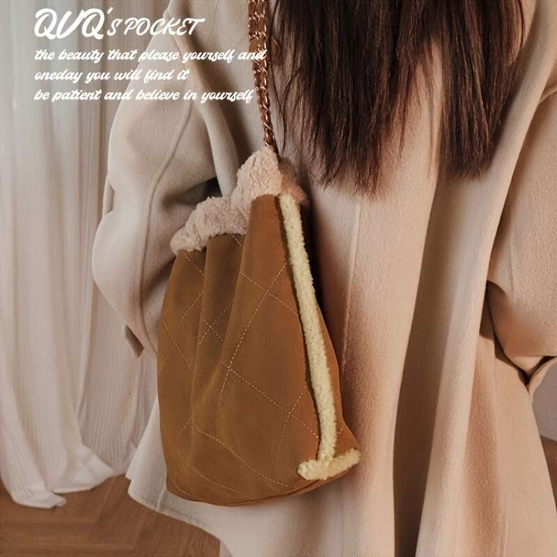 2025S Designer S New Model Fashion Chic Large Capacity Tote For Women Fashionable Plush Bucket Design Versatile Shoulder Bag With Magnetic Closure Lig