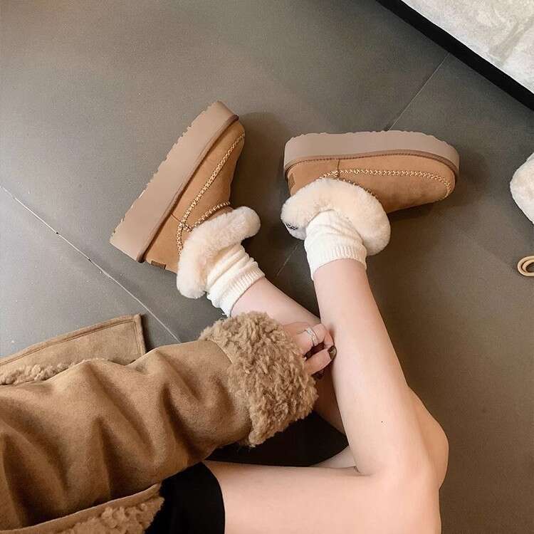 Small Heater~2024 Winter New Style With Plush Insulation V-Neck Hand Stitching Thick Soled Hairy Short For Women's Snow Cotton Boots