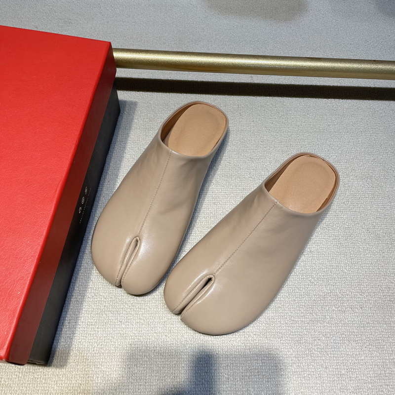 Novelty Split Toe Shoes Woman Ninja Tabi Slippers Leather Round Toe Slides Comfy Mules Femmes Clog Sandals Pettitoes Flipflops