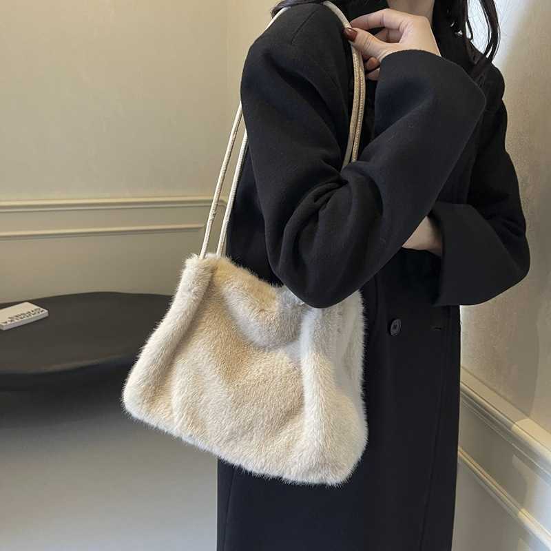 Edition Autumn/Winter Plush Bag Fashion Commuter Shoulder Bag Imitation Rabbit Hair Soft Leisure Underarm Fur Bag 241115