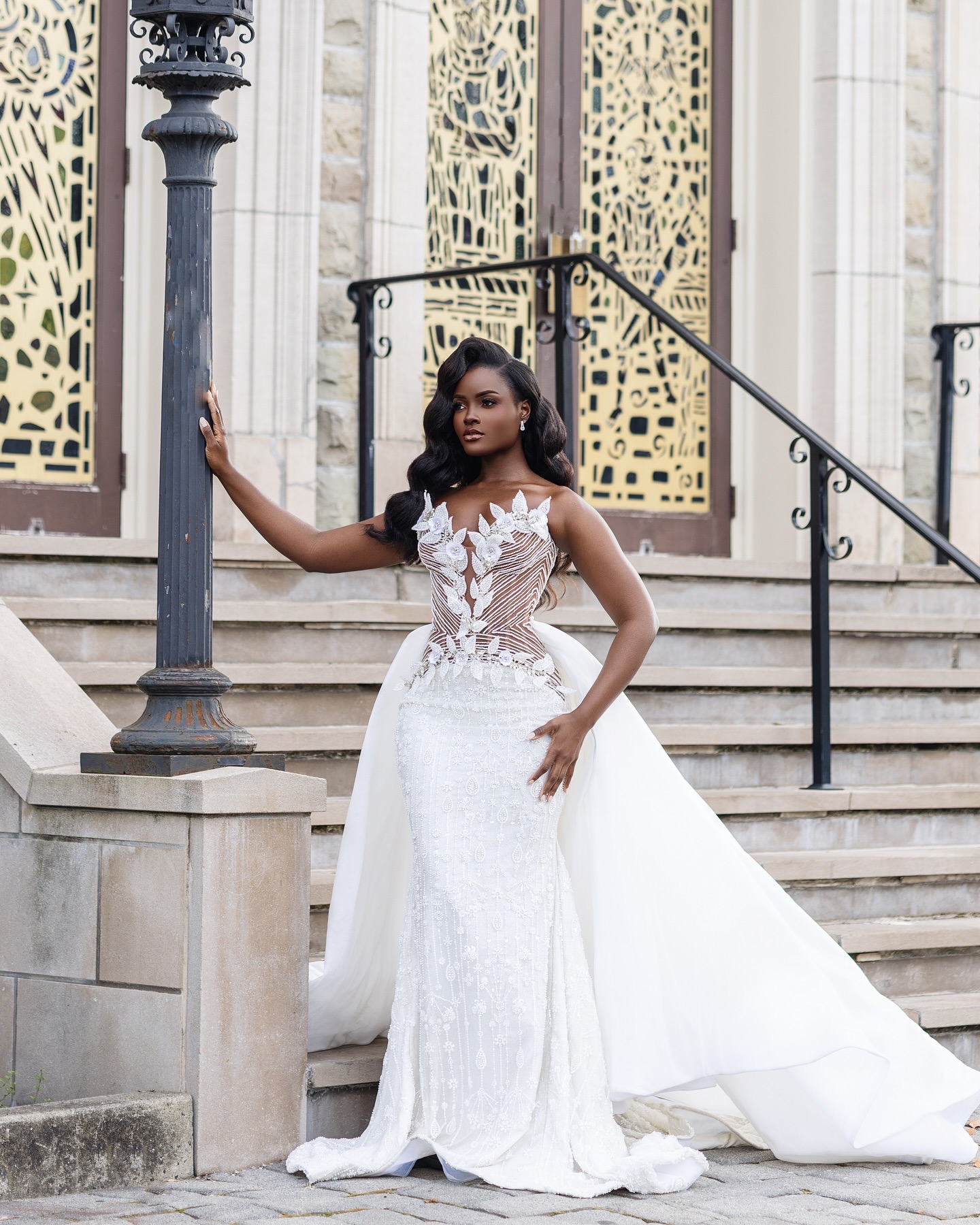 2024 Arabic Aso Ebi White Illusion Mermaid Wedding Dresses Florals Beaded Detachable Train Vintage Bridal Gowns Dress ZJ034